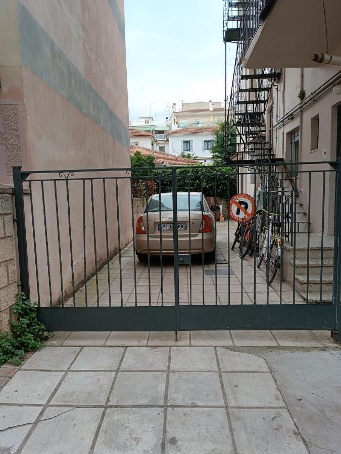 Κεντρικό Ευρύχωρο Στούντιο Με Parking Lejlighed Larissa Eksteriør billede